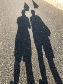 Schaduwen van Nelleke en Ruud - you never walk alone